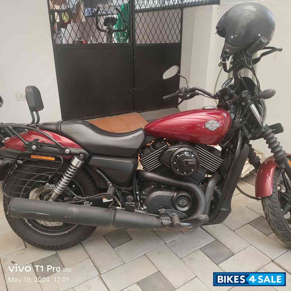 Cerry Red Harley Davidson Street 750