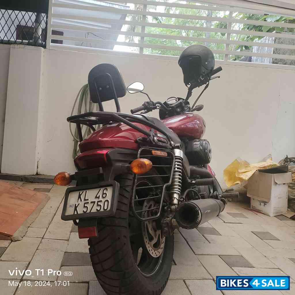 Cerry Red Harley Davidson Street 750