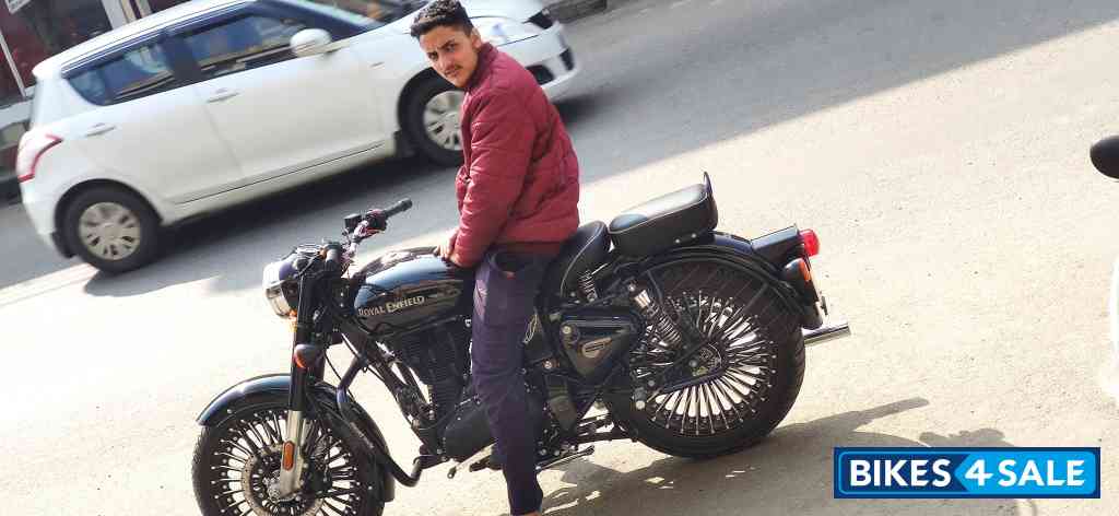 Pure Black Royal Enfield Classic 350 Single Channel BS6