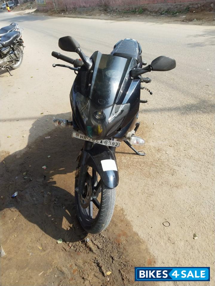 Black Bajaj Pulsar 220F Black Bajaj Pulsar 220F