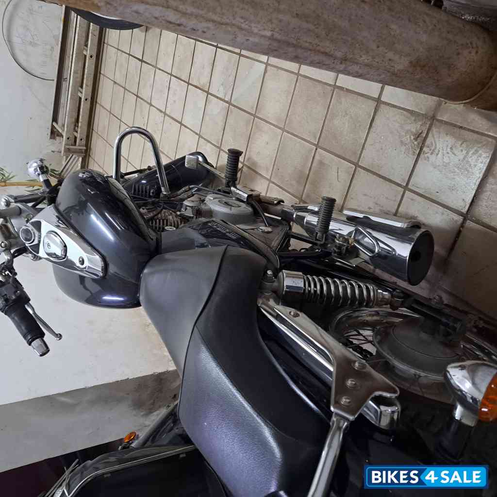 Bajaj Avenger 220 DTS-i