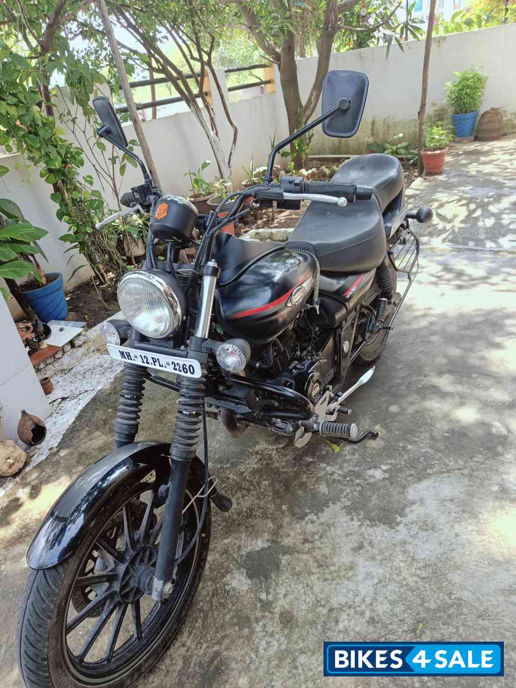 Black Bajaj Avenger Street 220
