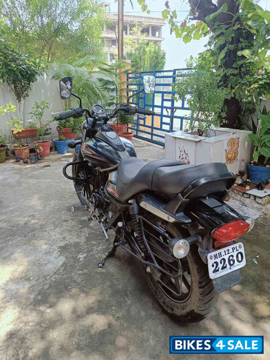 Black Bajaj Avenger Street 220