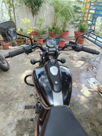 Black Bajaj Avenger Street 220