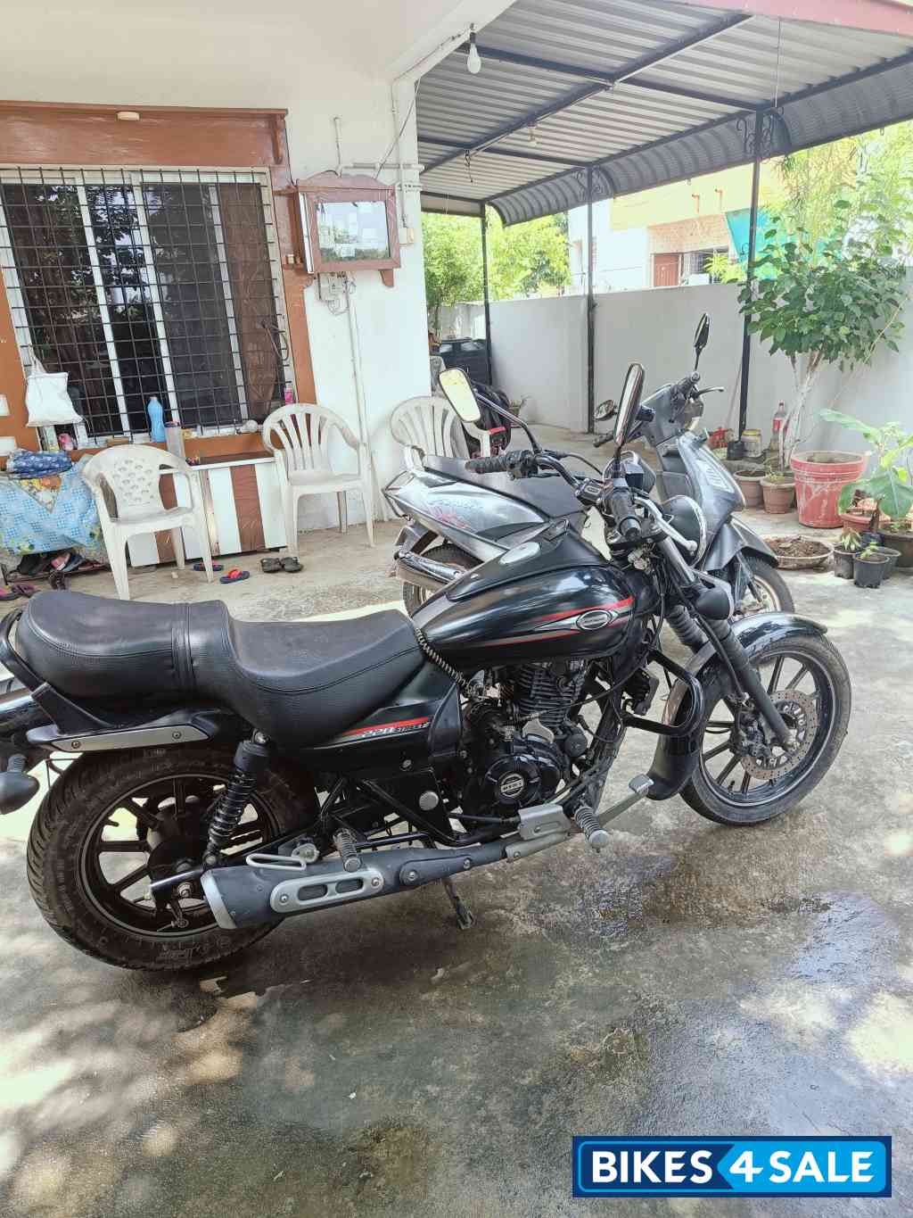 Black Bajaj Avenger Street 220