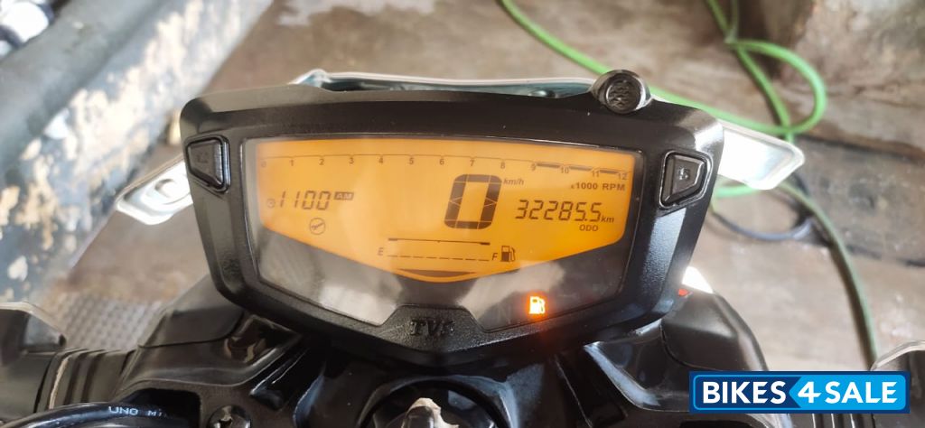 Black TVS Apache RTR 160 4V BS6