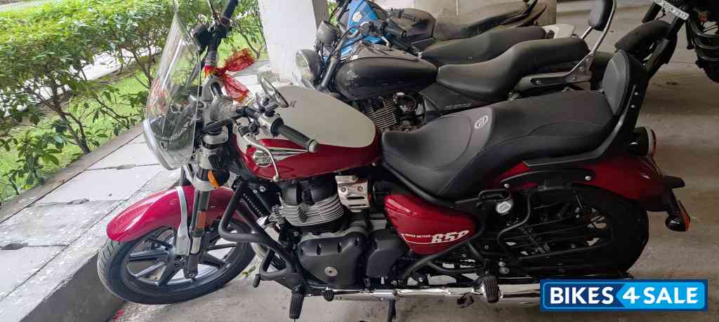 Red Royal Enfield Super Meteor 650