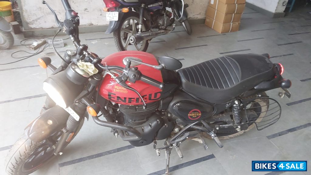 Red Royal Enfield Hunter 350 Metro