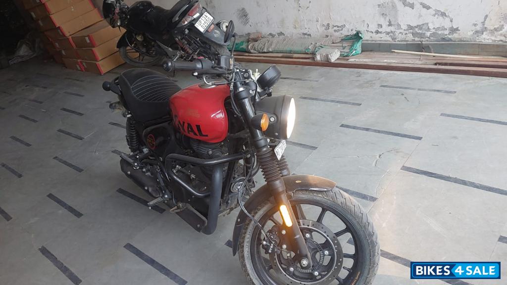 Red Royal Enfield Hunter 350 Metro