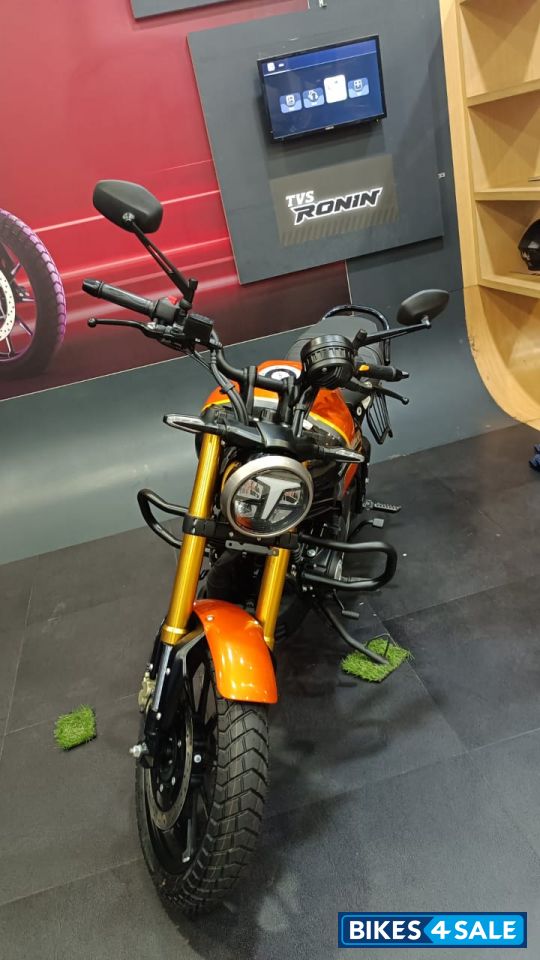 TVS Ronin TD