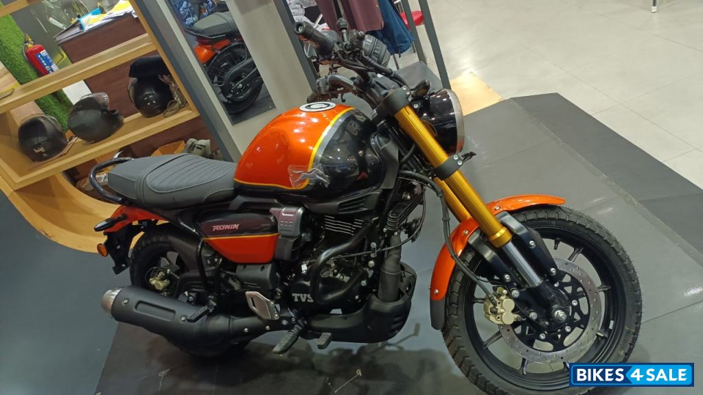 TVS Ronin TD