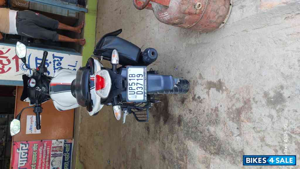 White TVS Apache RTR 160