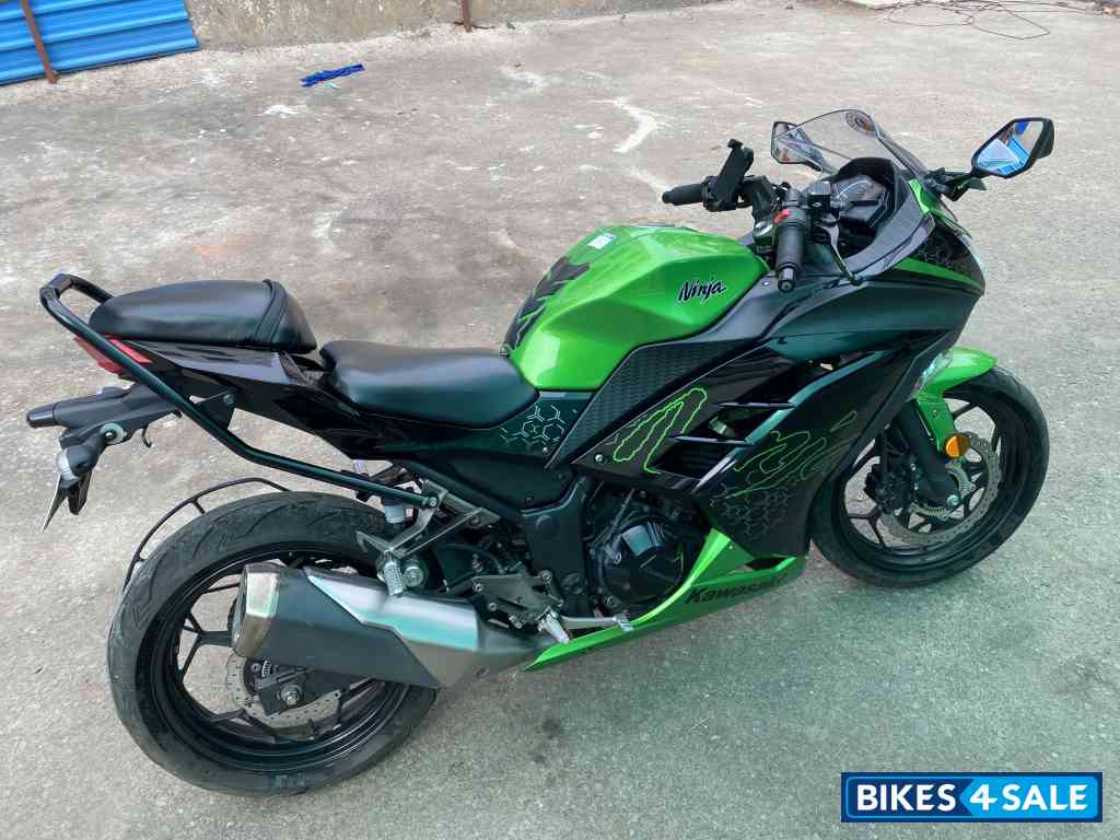 Kawasaki Ninja 300 BS6