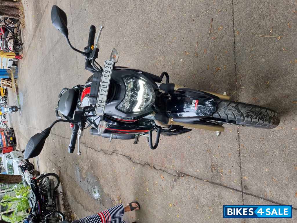 Black TVS Apache RTR 200 4V 2022