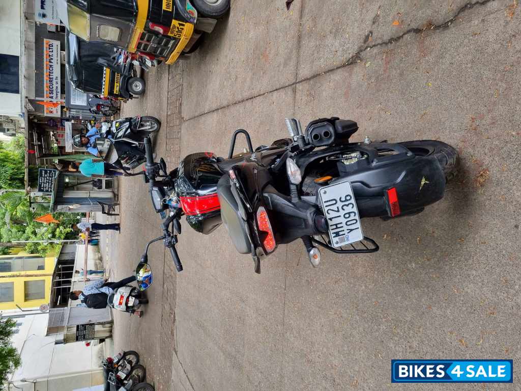 Black TVS Apache RTR 200 4V 2022