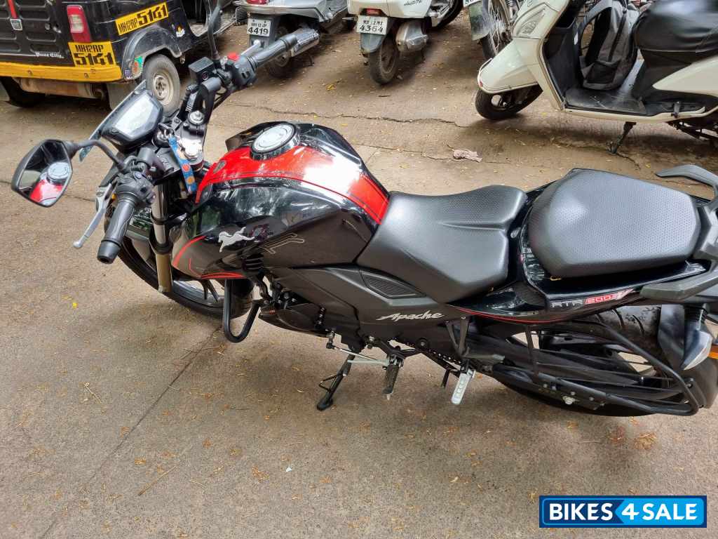 Black TVS Apache RTR 200 4V 2022