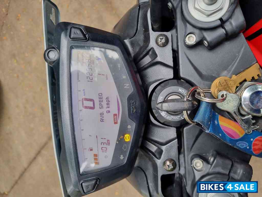 Black TVS Apache RTR 200 4V 2022