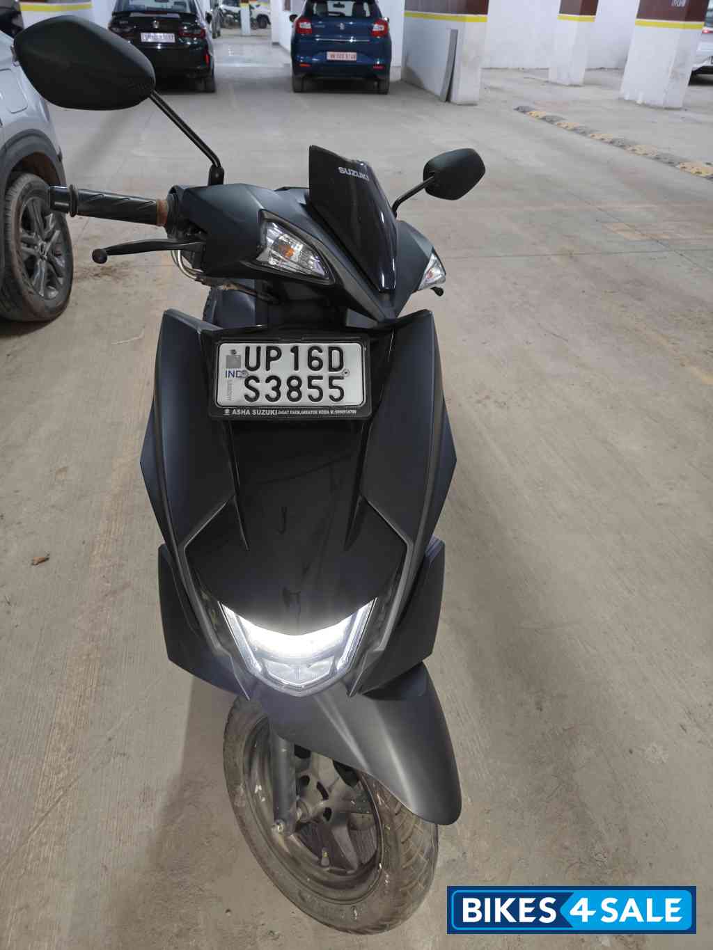 Black Suzuki Avenis 125 Ride Connect Edition