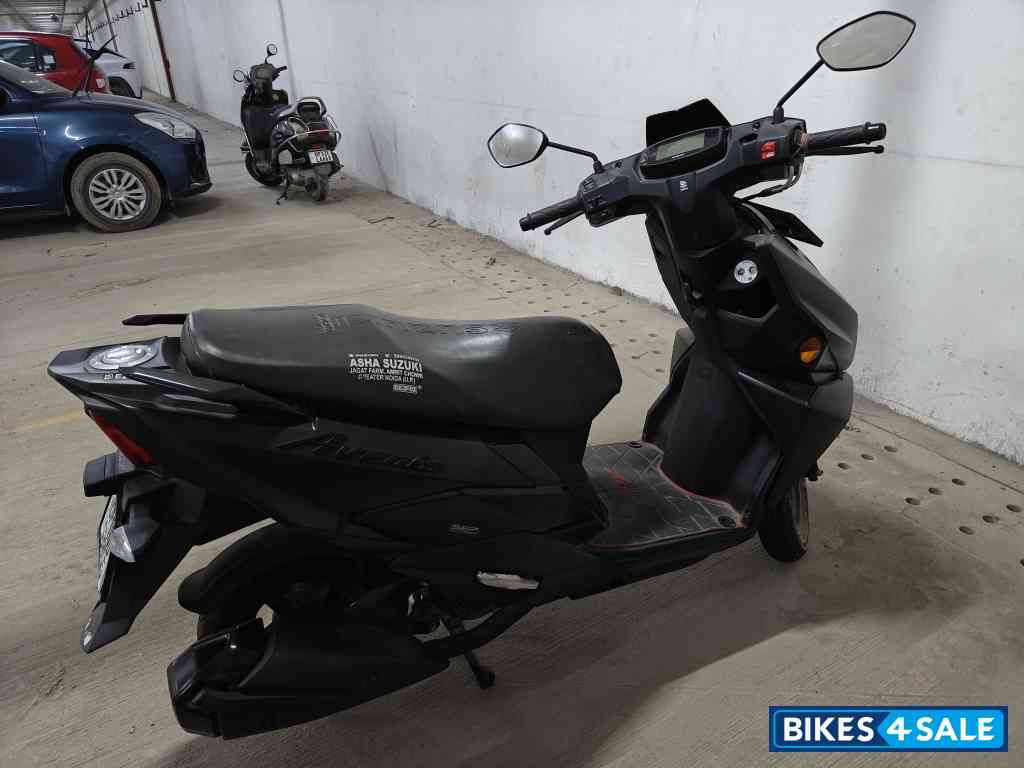 Black Suzuki Avenis 125 Ride Connect Edition Black Suzuki Avenis 125 Ride Connect Edition