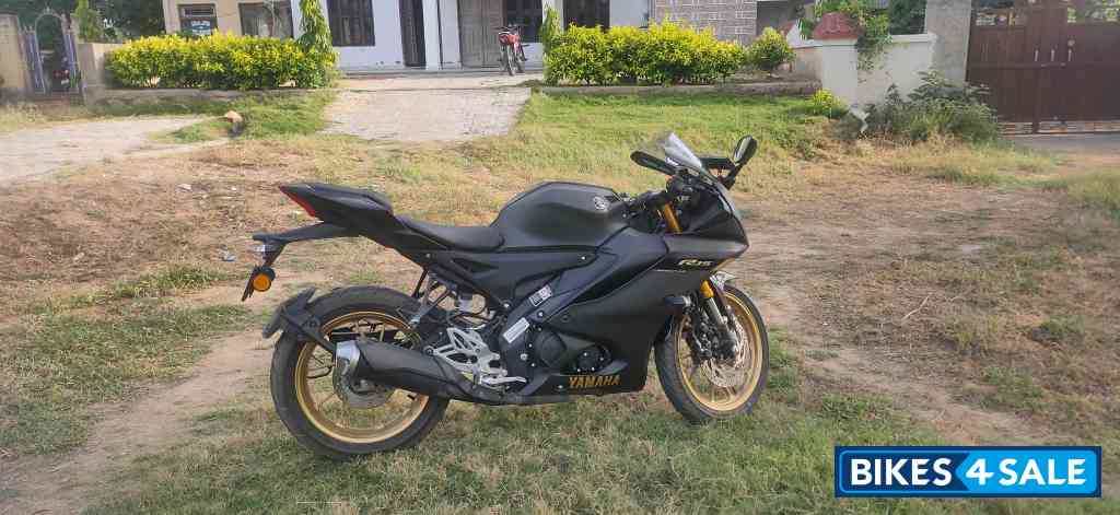 Yamaha R15M