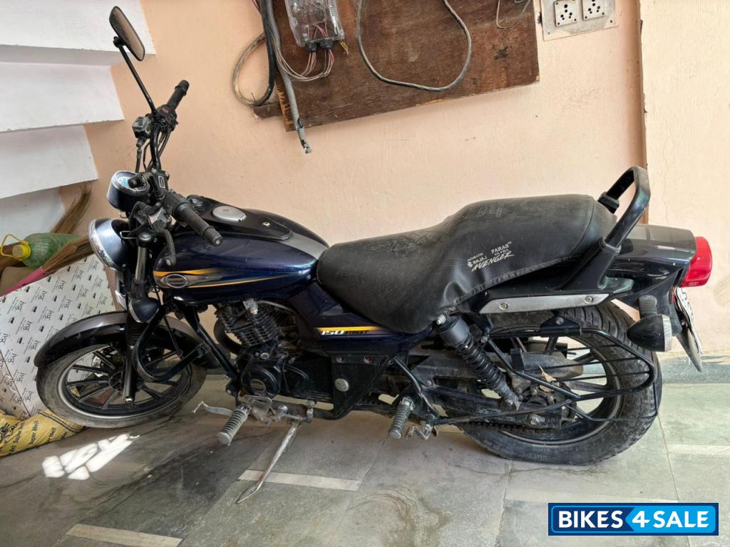 Blue Bajaj Avenger Street 150