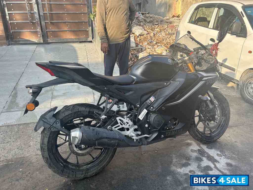 Yamaha R15 V4