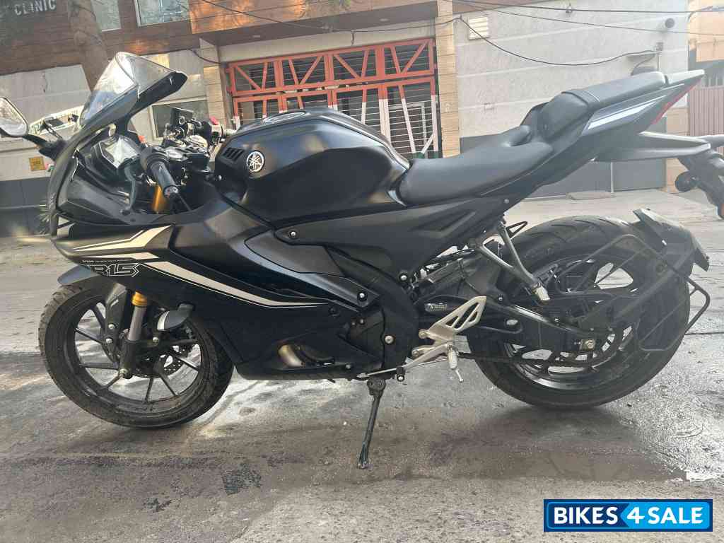 Yamaha R15 V4