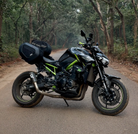 Metallic Spark Black Kawasaki Z900 2022