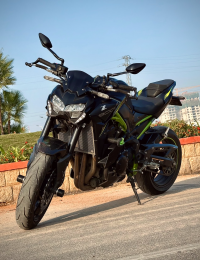 Metallic Spark Black Kawasaki Z900 2022