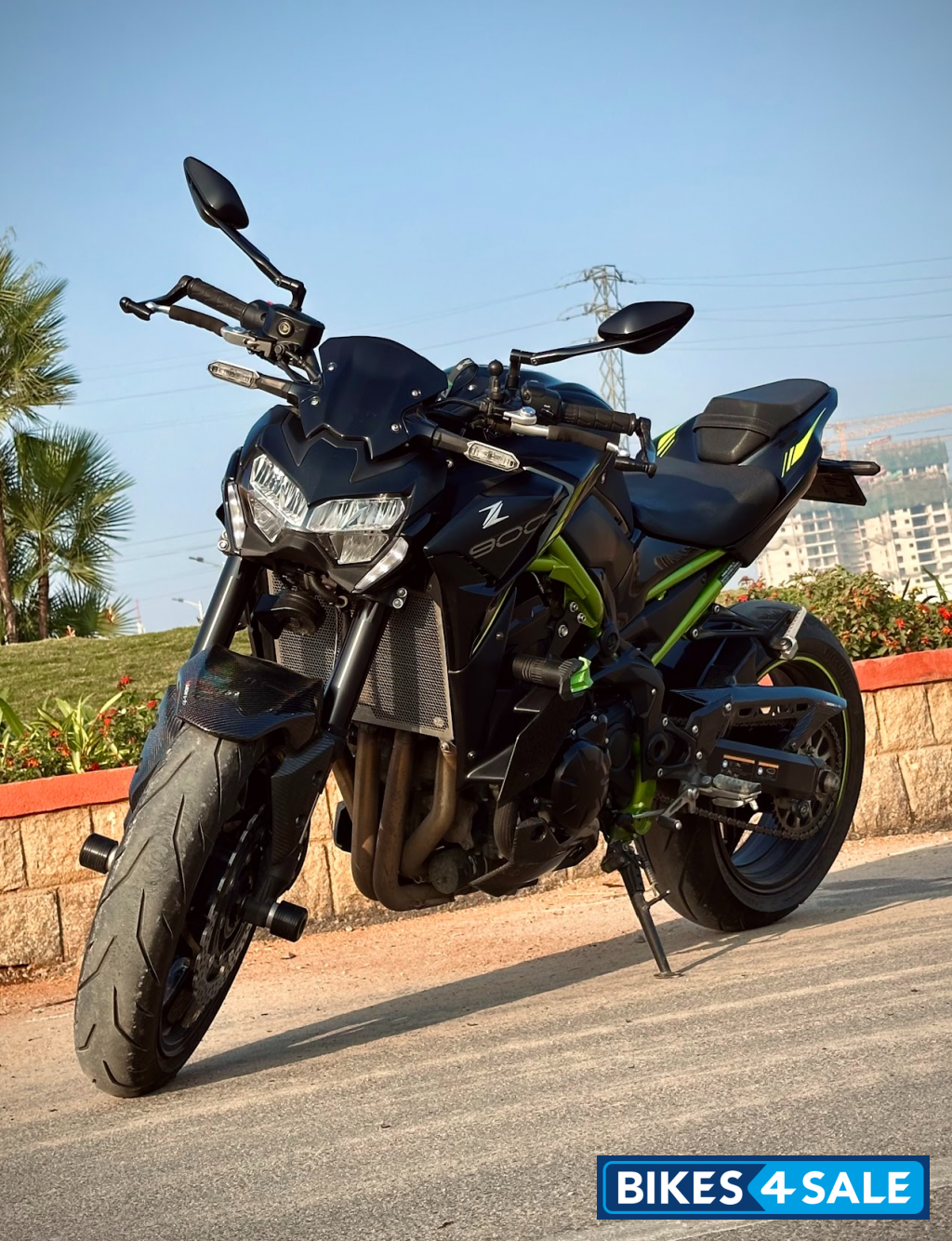 Metallic Spark Black Kawasaki Z900 2022