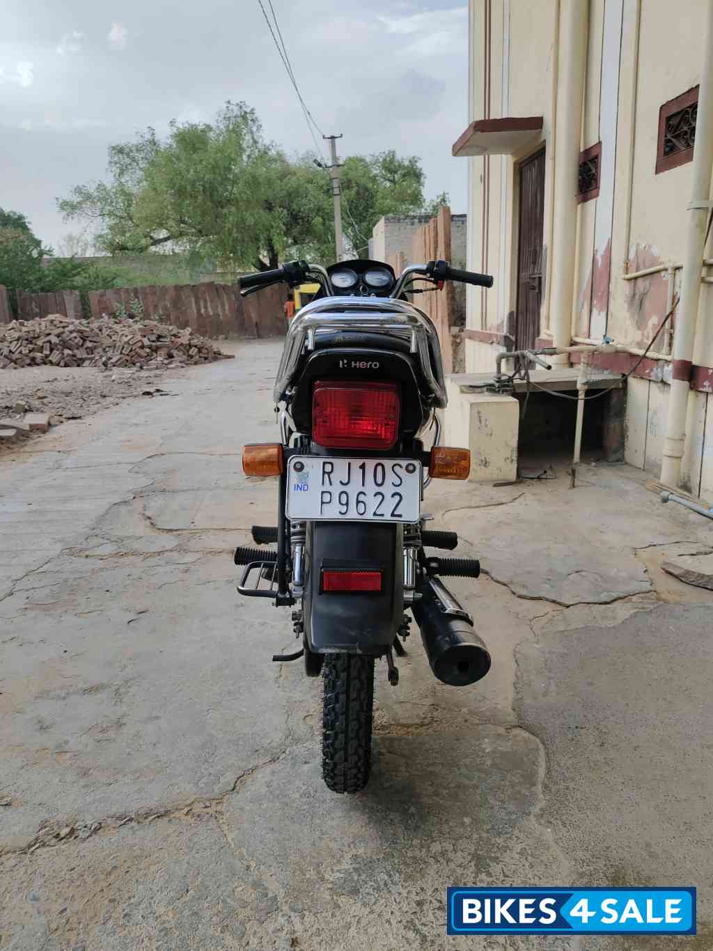 Black And Asscent Hero Splendor Plus Black and Accent