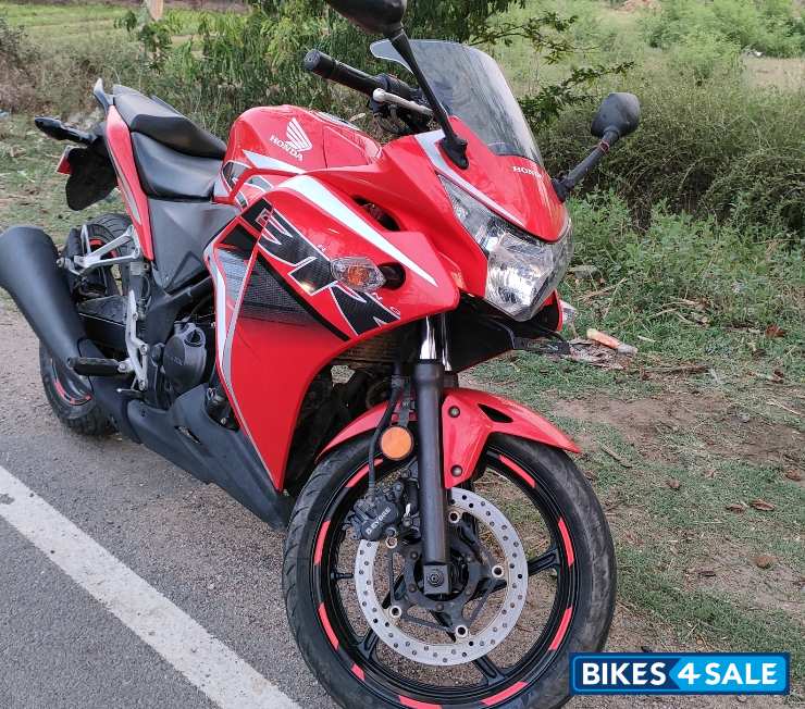 Red Honda CBR 250R