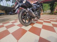 Bajaj Pulsar 180F Neon