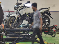 White TVS Apache RTR 180