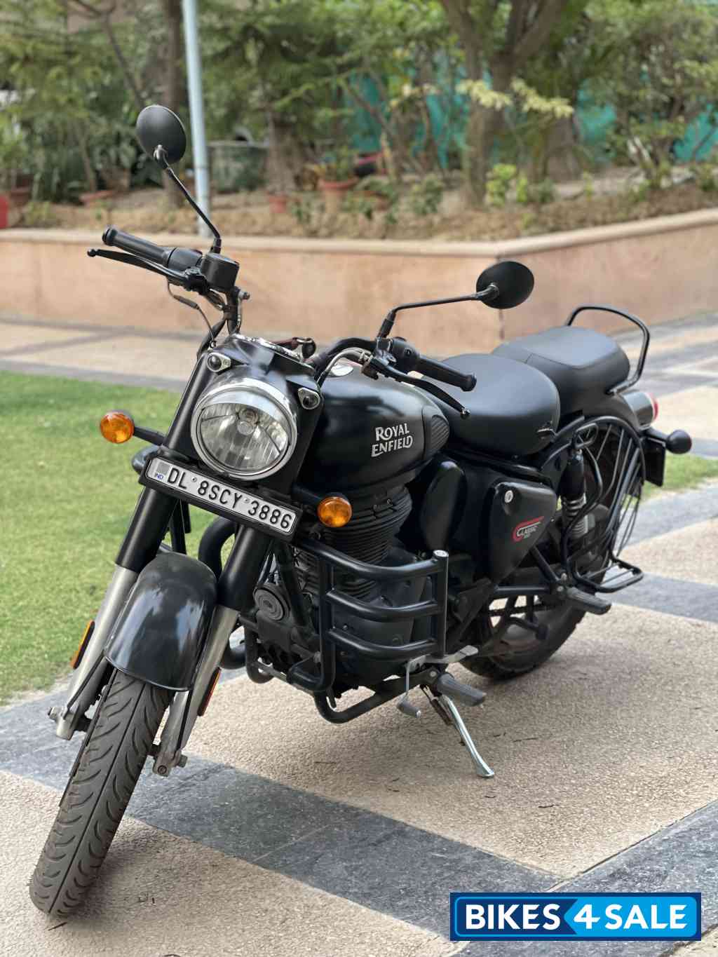 Royal Enfield Classic Stealth Black