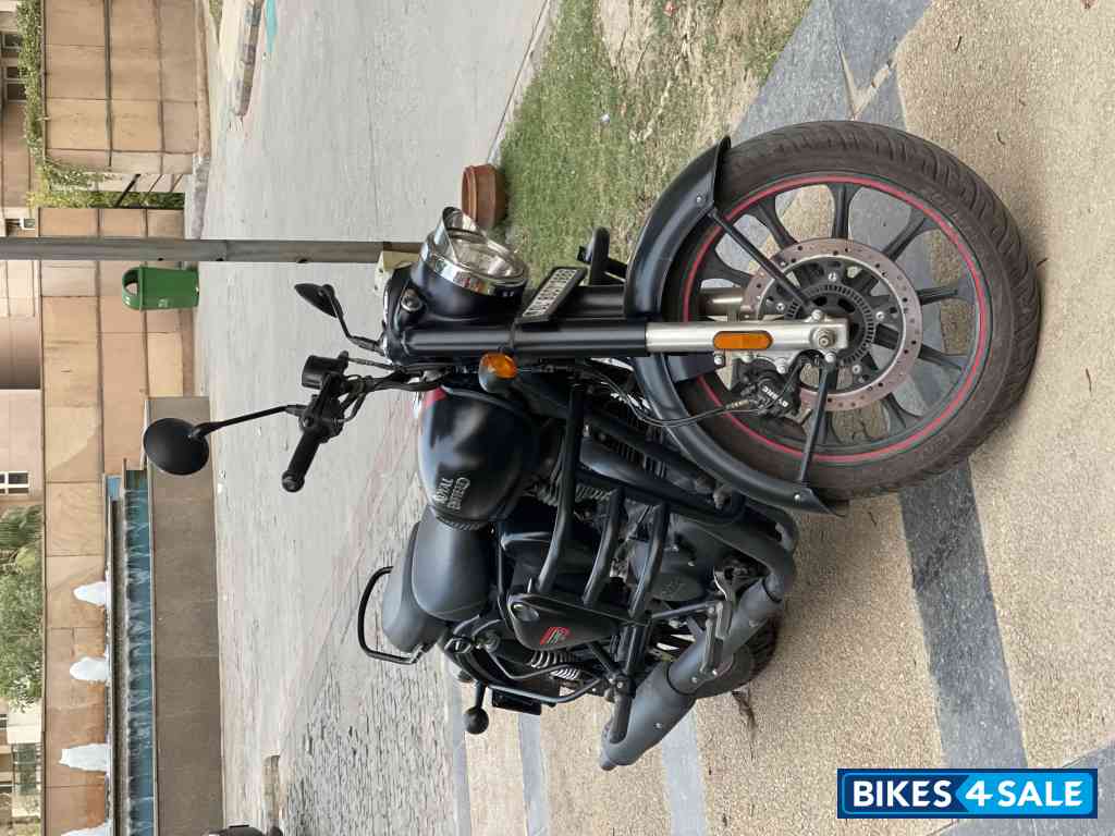 Royal Enfield Classic Stealth Black