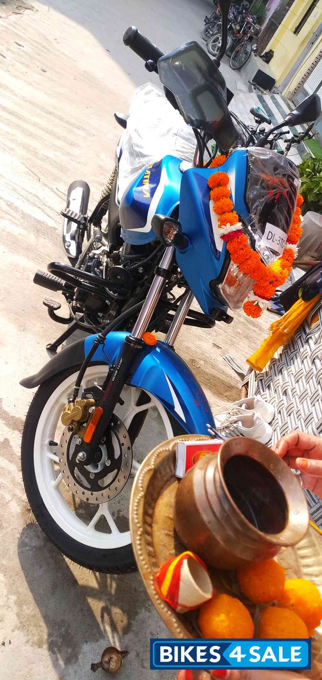 Blue And White Bajaj Platina 110 H-Gear BS6