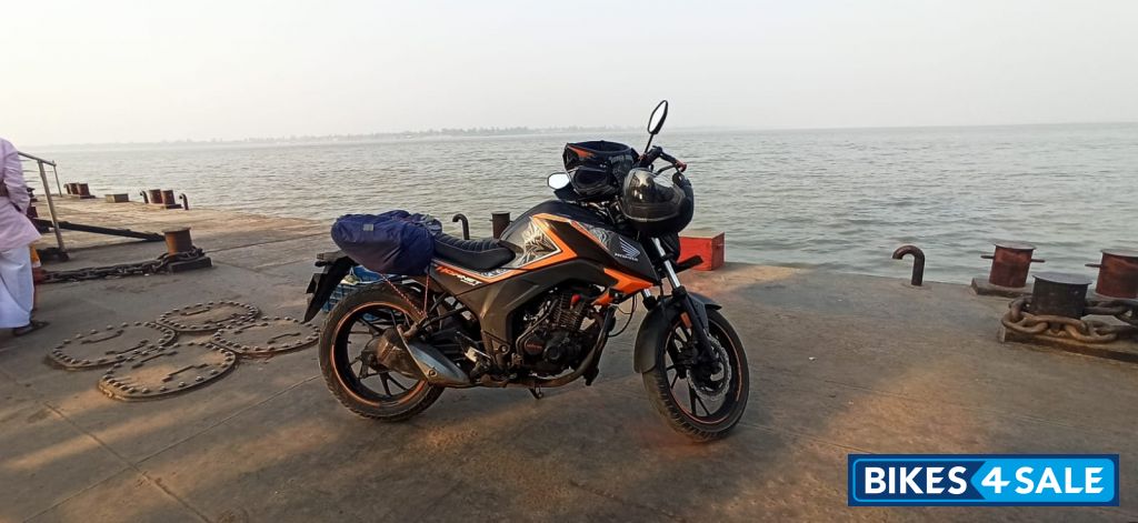 Orange-gray Honda CB Hornet 160R