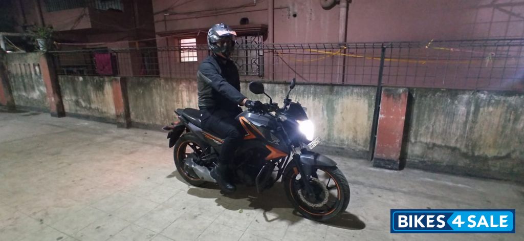 Orange-gray Honda CB Hornet 160R