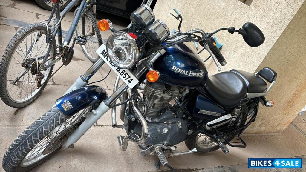 Marin Blue Royal Enfield Thunderbird 350 Marin Blue Royal Enfield Thunderbird 350