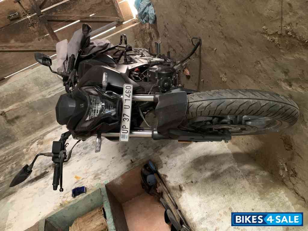 Black Hero Xtreme 160R