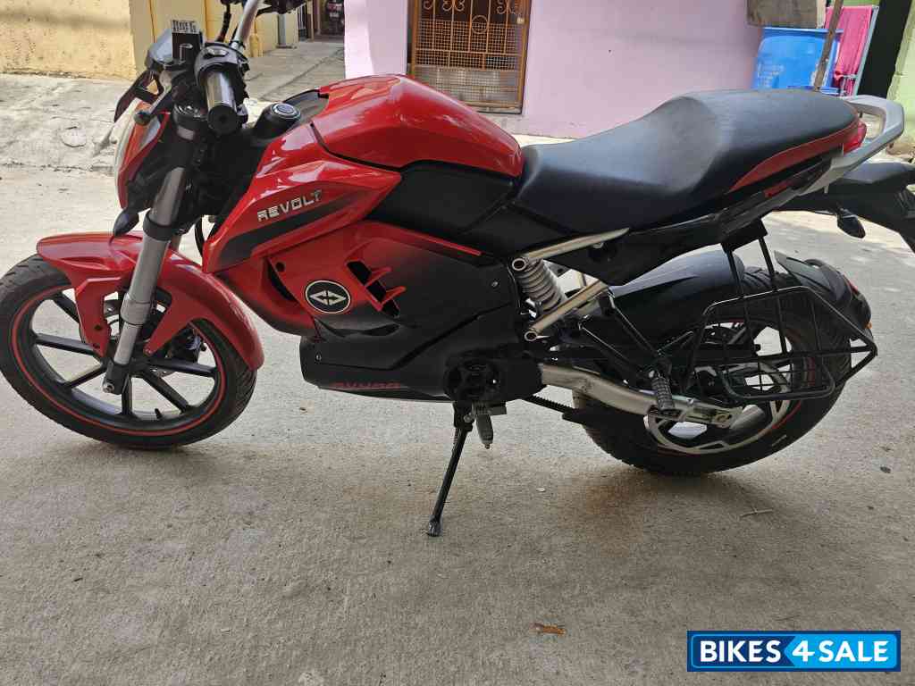 Revolt RV 400 Revolt RV 400