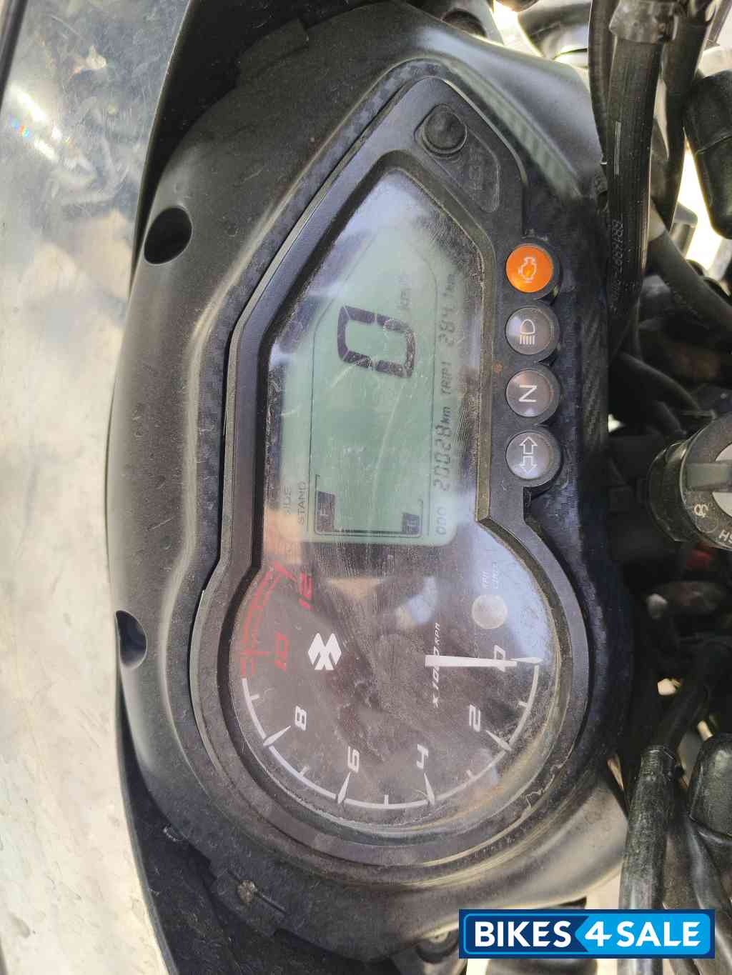 Black Bajaj Pulsar 125 Carbon Fibre Disc Split Seat