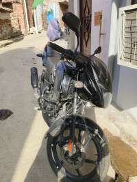 Black Bajaj Pulsar 125 Carbon Fibre Disc Split Seat
