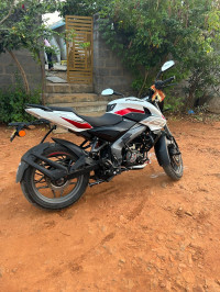 White Bajaj Pulsar NS 160 BS6
