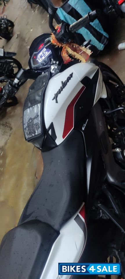 White Bajaj Pulsar NS 160 BS6 White Bajaj Pulsar NS 160 BS6