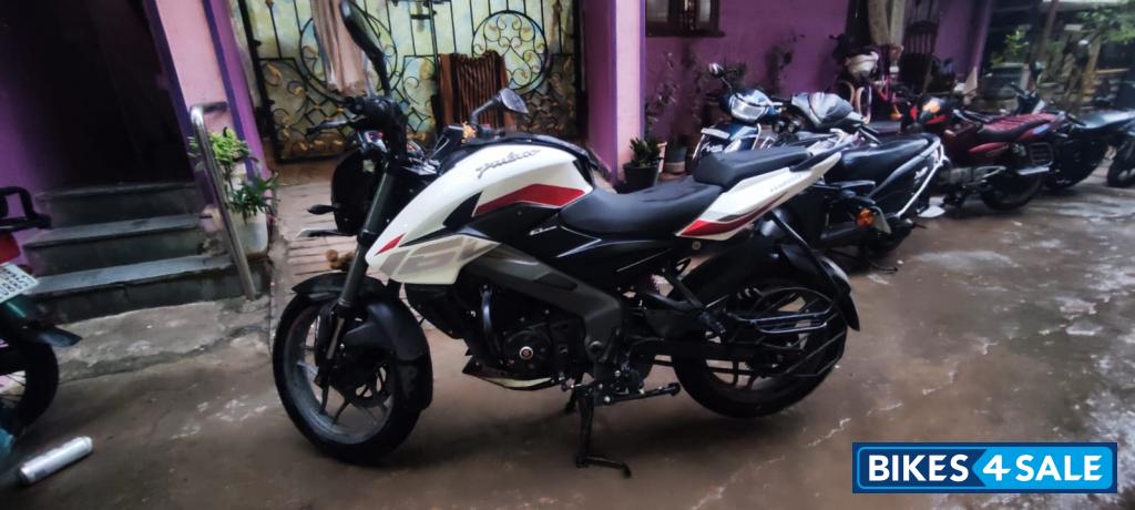 White Bajaj Pulsar NS 160 BS6 White Bajaj Pulsar NS 160 BS6