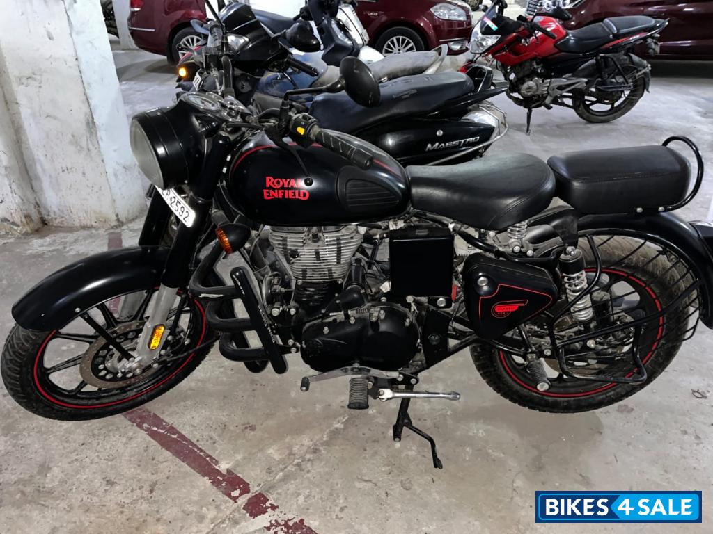 Royal Enfield Classic Stealth Black