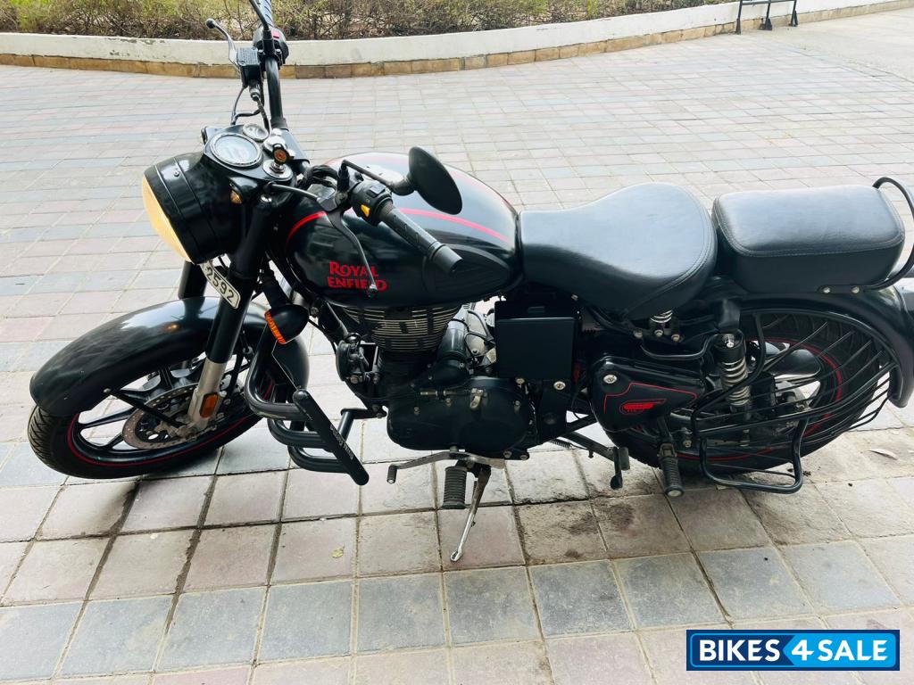 Royal Enfield Classic Stealth Black