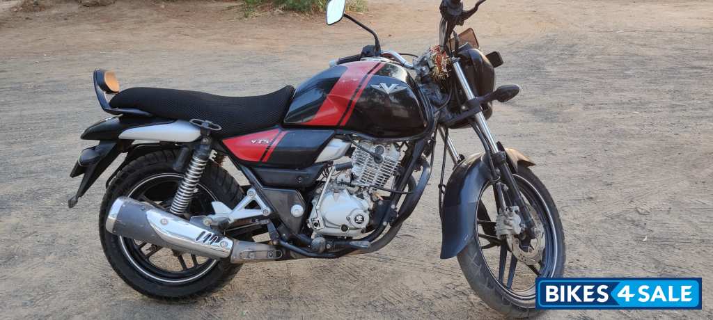 Bajaj V15